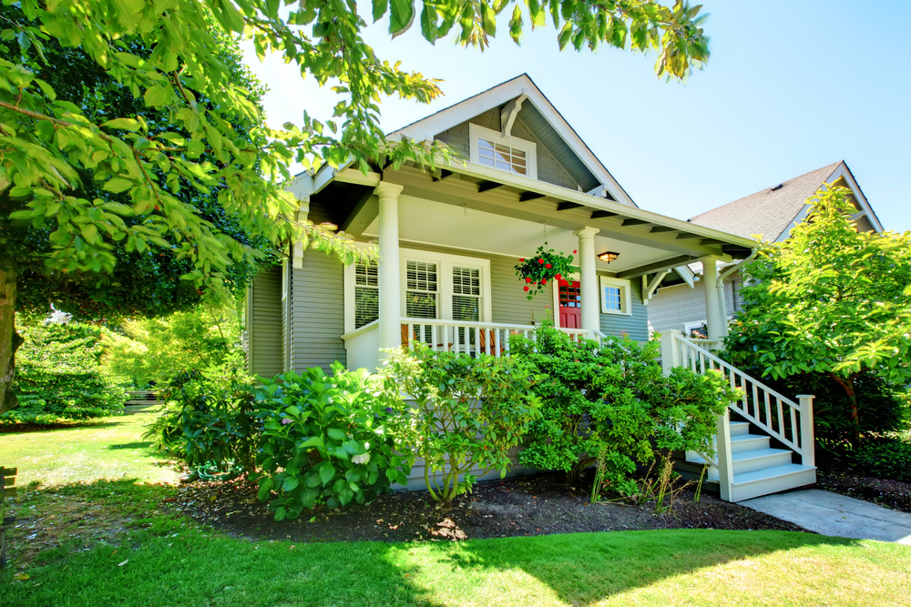 Charming gray house with a red door - rf-ins.com